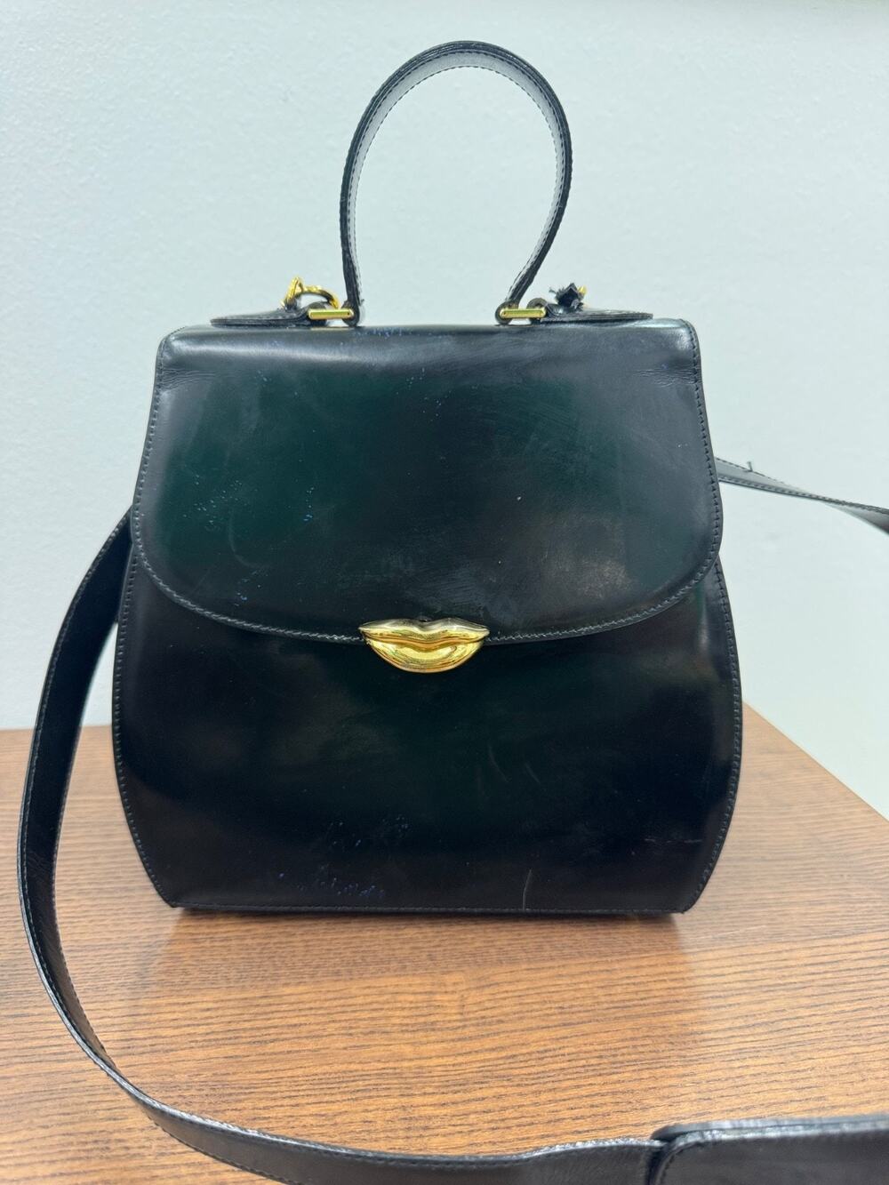 Vintage Black Leather Bag Moschino Golden Lips Buckle handbag bag (pu2000thrifty - Picture 1 of 14